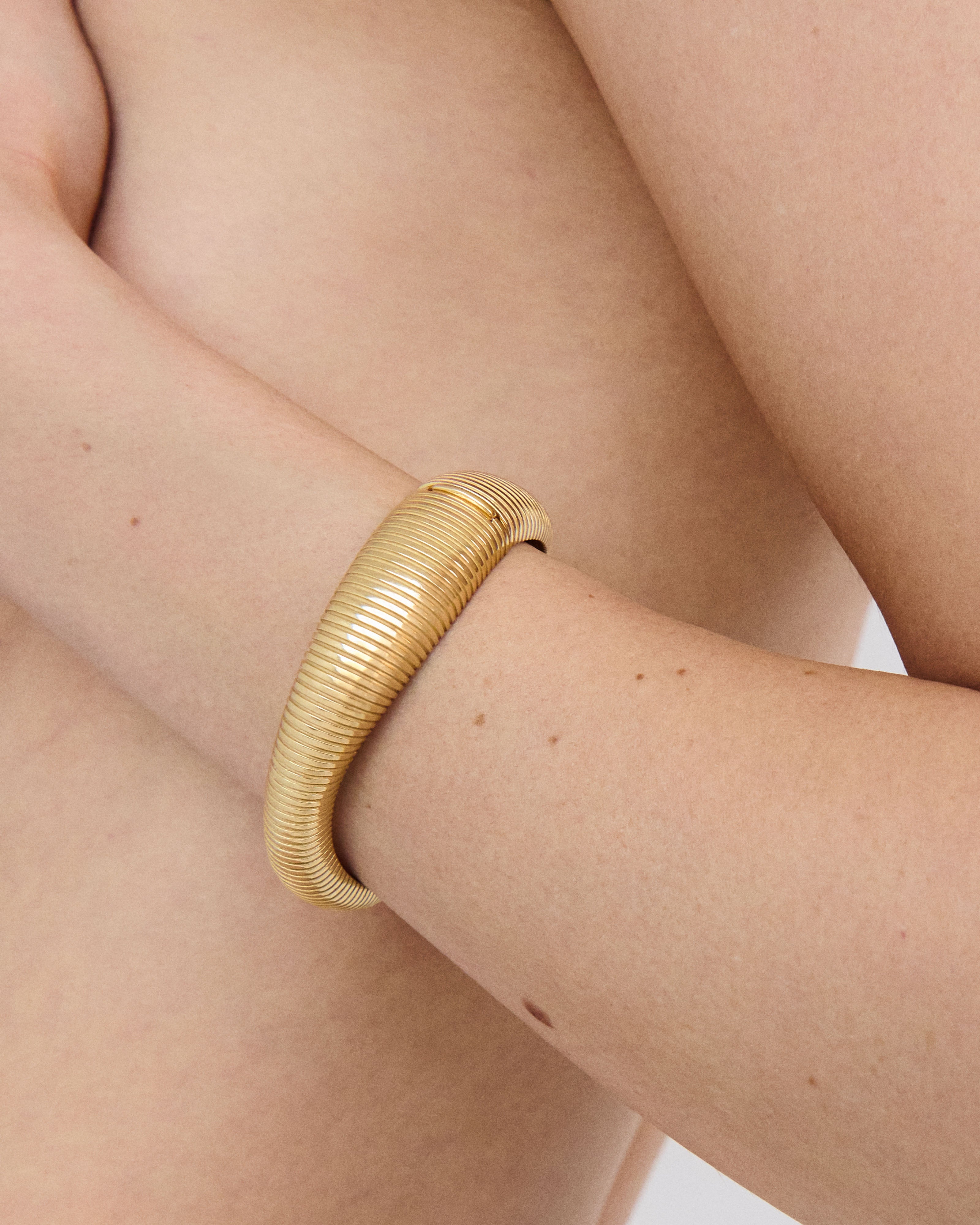 Isla Flow Bangle | 18K Yellow Gold Fine Jewelry – Pamela Zamore